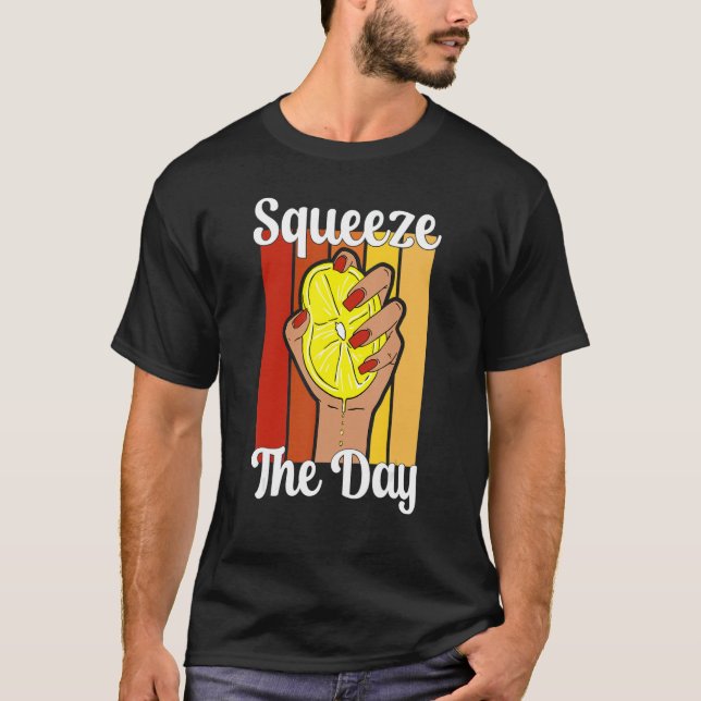Lemonade stand Squeeze Day Fruit Juice Pun Ret T Shirt (Framsida)