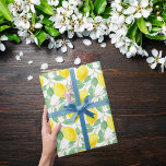Lemons gult vit grönt sommaren mönster presentpapper<br><div class="desc">Mjuka,  utsökta vattenfärgade citroner i gult,  grönt och vitt. Perfekt för sommartid födelsedagsfest,  möhippa,  bröllop.</div>