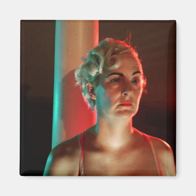 Lenore Bride of Manos Magnet (Framsidan)