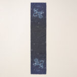 Leo Constellation and Zodiac Sign with Stars<br><div class="desc">Lång sjalj i symbolen för Leo i mjuk silver-blått,  överdragen med stjärnorna i konstellationen,  mot en stjärnbakgrund i himmel som är graderad från djup midnattsblå till svart.</div>