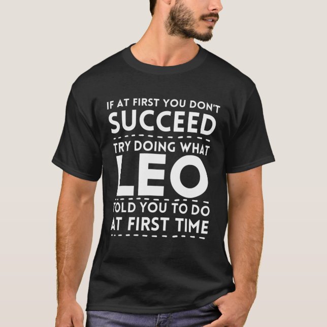 LEO Funny Personlig Namn som gör det Leo Told Yo T Shirt (Framsida)