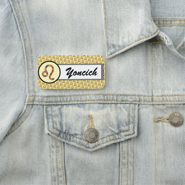 Leo Zodiac Symbol Inslag av Kenneth Yoncich Namnbricka (På plats)