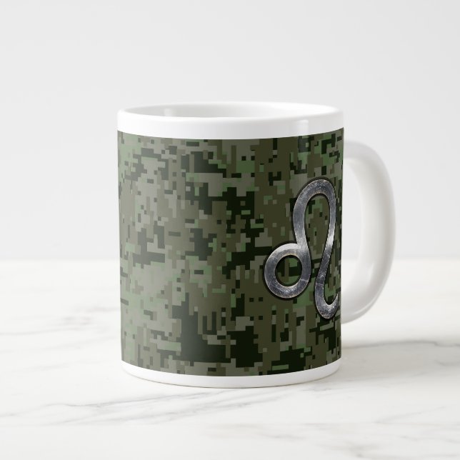 Leo Zodiac-symbol på Woodland Digital Camo Jumbo Mugg (Framsida höger)