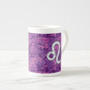 Leo Zodiac-tecken på Rosa Fuchsia Digital Camo Benporslin Mugg
