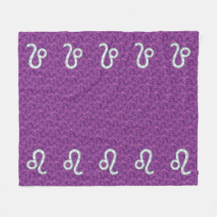 Leo Zodiac-tecken på Rosa Fuchsia Digital Camo Fleecefilt