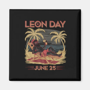 Leon Day June 25 Santa Beach 6 månader till jul Magnet