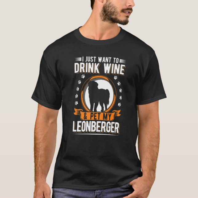 Leonberger And Wine   T Shirt (Framsida)