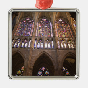 Leons katedral, invändiga glasmålningar julgransprydnad metall