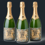 Leopard Animal Print 21st Birthday Personlig<br><div class="desc">Gör en egen personlig mousserande vin flaska-etiketter med texten på en guld faux foil-kvadrat över en snyggt leopard print mönster. All text och typsnitt kan ändras till valfri händelse. MYCKET STILAR att välja mellan i vår butik.</div>