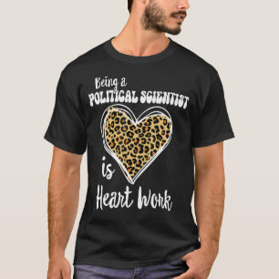 Leopard är en politisk forskare. t shirt