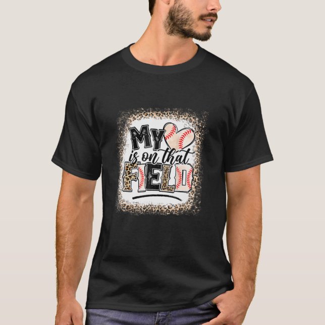 Leopard Baseball Mamma mitt hjärta vilar på detta T Shirt (Framsida)