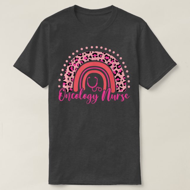 Leopard Boho Rainbow Oncology Nurse Breast Cancer T Shirt (Design framsida)