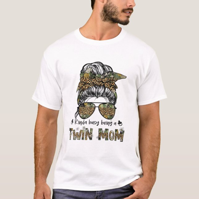 Leopard Camo Kinda Busy är en tvåfilig Mamma-film T Shirt (Framsida)