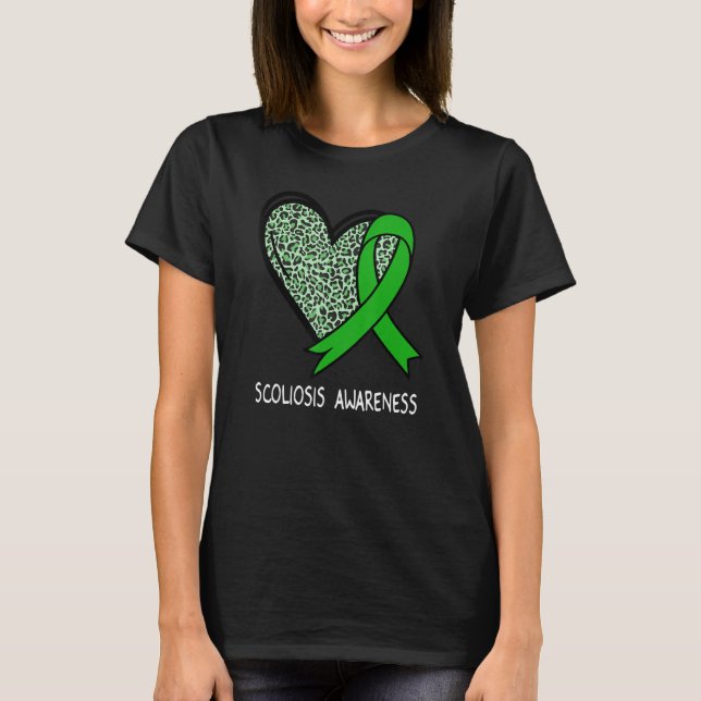 Leopard Heart Scoliosis Awareness Green Ribbon T Shirt (Framsida)