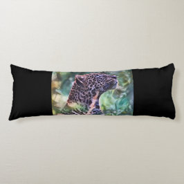 Leopard i en solbelyst ungle kroppskudde