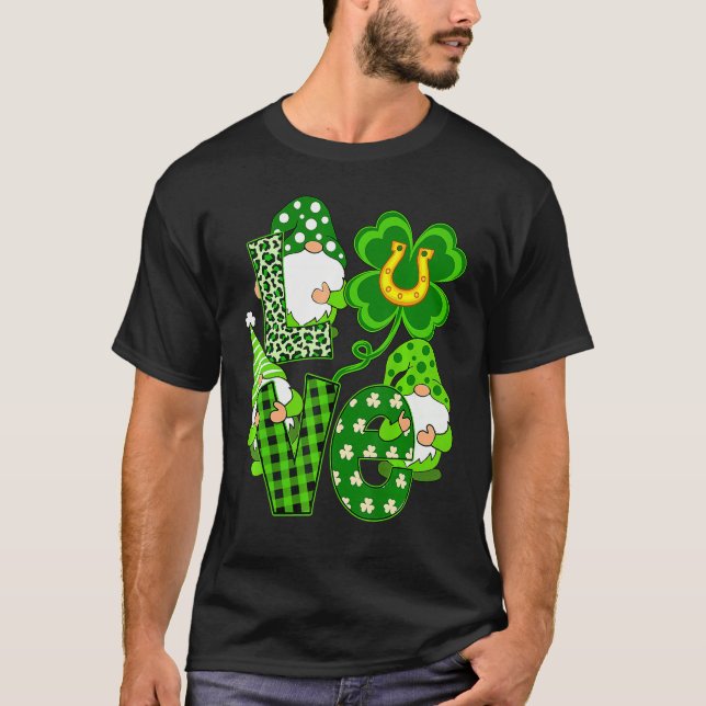 Leopard Love Three Gnomes Lucky Shamrock St. Patri T Shirt (Framsida)