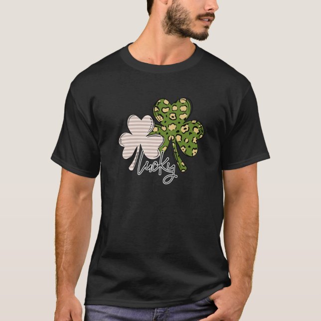Leopard Lucky Charm Irish Shamrocks St. Patrick's T Shirt (Framsida)