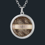 Leopard Mönster Black Bronze Monogram Silverpläterat Halsband<br><div class="desc">Elegant leopard mönster på svart och bronze med ditt monogram.perfektens romantiska presentidé. Klicka på knappen Anpassa om du vill ändra typsnitt,  flytta texten runt och anpassa designen ytterligare.</div>