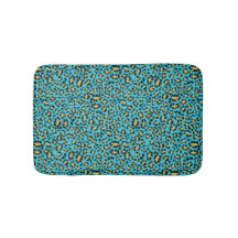 Leopard på mysigt blått badmatt