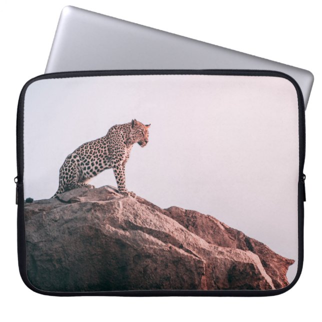 LEOPARD PÅ OMRÅDET MOUNTAIN LAPTOP FODRAL (Framsidan)