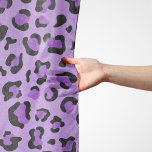 Leopard Print, Leopard Spots, Lila Leopard Sjal<br><div class="desc">Elegant,  snyggt och sofistikerad leopard mönster i lila färg. Modern gåva och trendig,  perfekt för djuret älskare i ditt liv.</div>