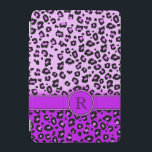 Leopard print lila svart monogram ipad cover iPad mini skydd<br><div class="desc">En unik leopard avger stil monogram fodral i skarp lila och kontrasterande svarta nyanser. En perfekt gåva till en tonåring flicka eller en moderiktig kvinna. Anpassa det här objektet efter eget val. Detta exempel lyder: R. Detta ursprungliga fodral är designat av Sarah Trett.</div>