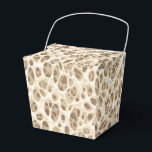 Leopard Print Presentaskar<br><div class="desc">Den här partyrans favoritruta visas i ett modernt safari leopard. Färg av beige och bruna toner. Anpassa det här objektet eller köp som det visas. Lagrar-bild</div>