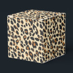 Leopard Print Presentaskar<br><div class="desc">Den här partyrans favoritruta visas i ett modernt safari leopard. Färg av beige och bruna toner. Anpassa det här objektet eller köp som det visas. Lagrar-bild</div>