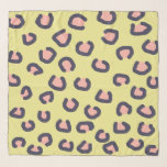 Leopard Print Rosa Mörk blått och Gult Sjal<br><div class="desc">Fashionable Chiffon scarf med stor leopard i rosa och mörk blått på gultens iris-bakgrund. Enbart designad för dig av Lycklig delphin studio.</div>