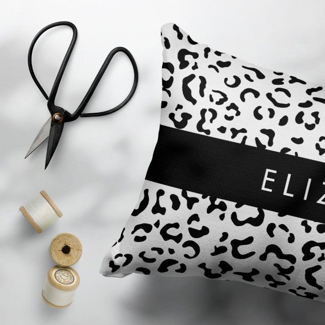 Leopard Print, Spots, Black and White, ditt namn Prydnadskudde (Skapare uppladdad)