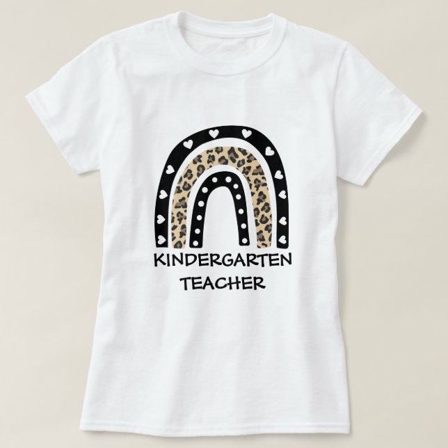 Leopard Rainbow Kindergarten Teacher T Shirt (Design framsida)