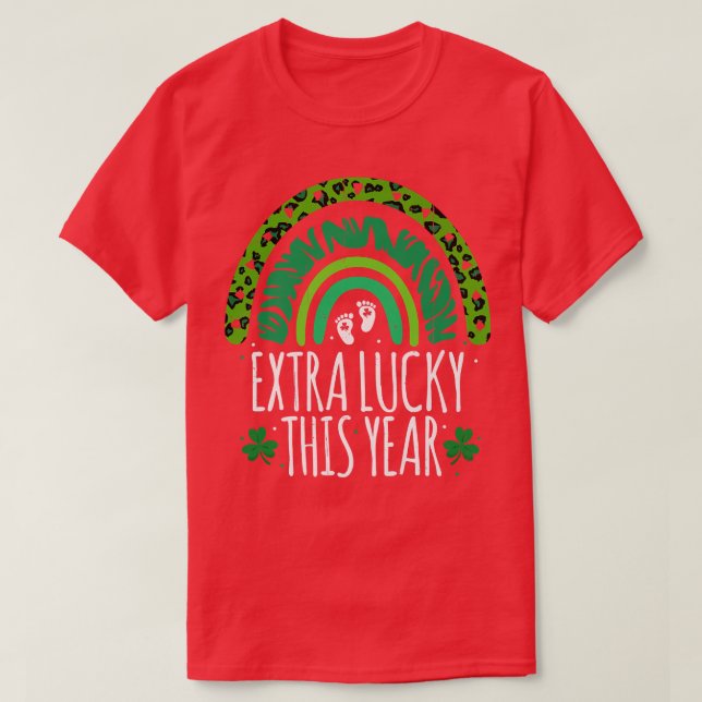 Leopard Rainbow St patricks day Gravid Announce T Shirt (Design framsida)