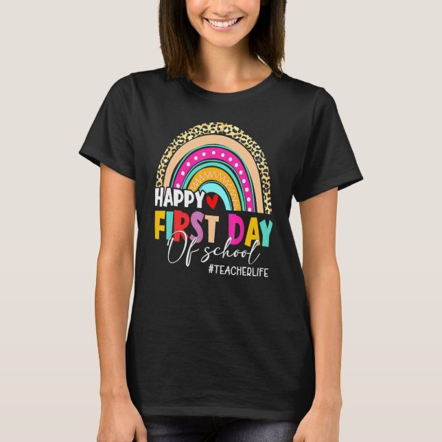 Leopard Rainbow Teacher Life Välkommen tillbaka ti T Shirt (Framsida)