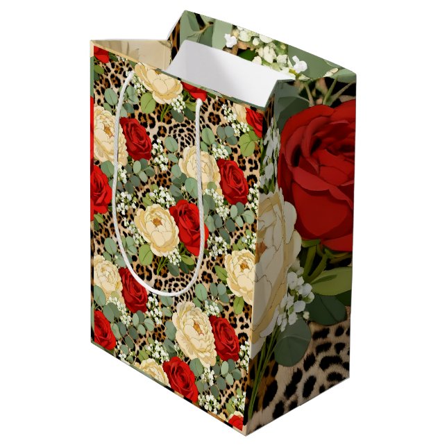 Leopard & Red Rose Pattern - Chic Floral Animal (Baksidan Vinklad)