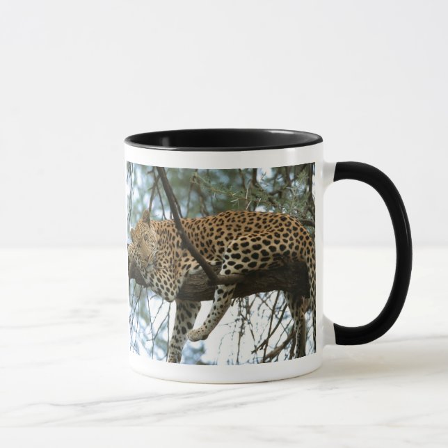 Leopard Resting i Träd Mugg (Höger)