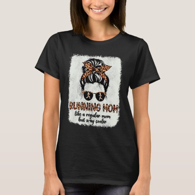 Leopard Running Mamma Messy Bun Sprinter Springer  T Shirt (Framsida)