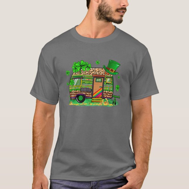 Leopard Shamrock Camping RV Camper St Patricks Day T Shirt (Framsida)