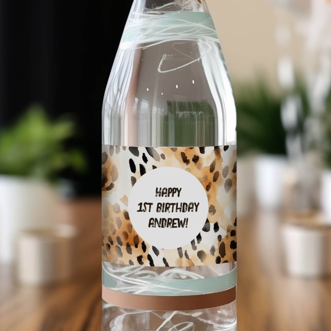 Leopard skin mönster, Safari themed Boy 1st födels Vattenflaska Etikett (Leopard Print, Safari Animals Themed Boy 1st birthday favor box.)