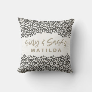 Leopard skriver ut sextio och sassy 60-årspresent kudde