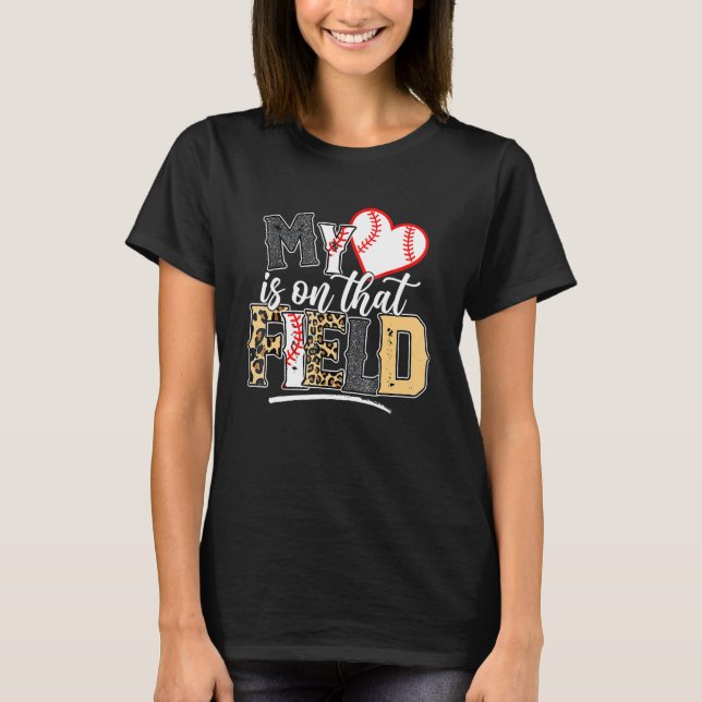 Leopard Softball Mom My Heart Is On That Field Bas T Shirt (Framsida)
