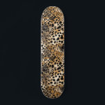 Leopard Spot Skin Print Skateboard<br><div class="desc">Upplev din tur med den här leopardutskriften vild katt mönster skateboard. Den här skateboard är en perfekt för dem som vill göra ett djärvt påstående. Den har ett hårt och snyggt leopard som fångar vildens innersta väsen. Det dynamiska och öga-infångande mönster kombinerar edgy stil med en aning söt konst och...</div>