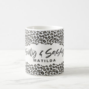 Leopard tryckt sextio och sassy 60:e födelsedagsf kaffemugg