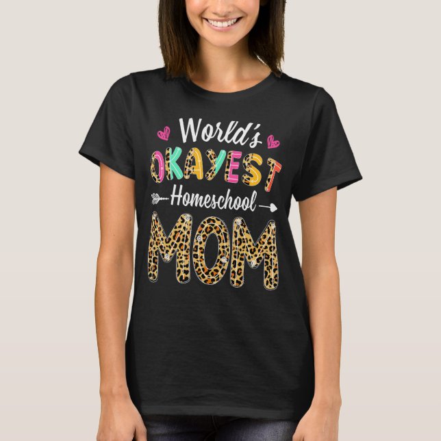 Leopard World's Okayest Homeschool Mamma Mor Tea T Shirt (Framsida)