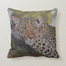 Leopardkatten som ljuger i ett träd, kudder