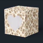 Leopardmönster Presentaskar<br><div class="desc">Denna presentlåda till festen visas i ett modernt leopardmönster i safari-stil.
Färger i beige och bruna nyanser.
Anpassa denna artikel eller köp som den visas.
Arkivbild</div>