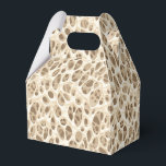 Leopardmönster Presentaskar<br><div class="desc">Denna presentask till festen visas i ett modernt leopardmönster i safaristil.
Färger i beige och bruna nyanser.
Anpassa denna vara eller köp som visat.
Arkivbild</div>