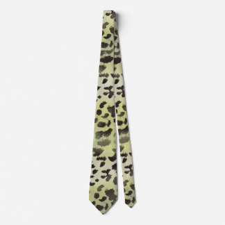 Leopardskinn i limegrönt slips