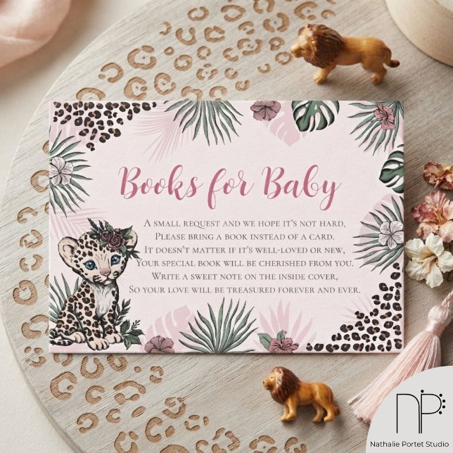 Leopardunge Rosa Safari-böcker för bebisar  Tilläggskort (Hand-drawn girl leopard cub with pink roses and jungle leaves for a sweet safari baby shower.)