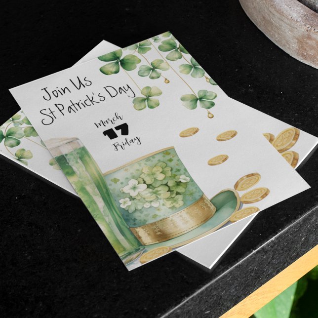 Leprechaun Hat och Grönt Beer St patrick's day Inbjudningar (Lime green and gold St Patrick's Day customizable party invitation with Irish top hat and coins. )