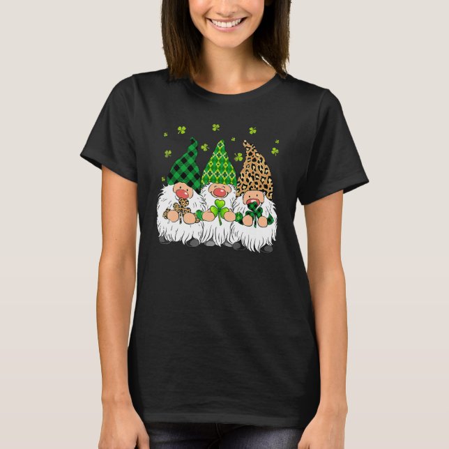 Leprechaun Irish Gnomes Leopard Play St Patricks T Shirt (Framsida)